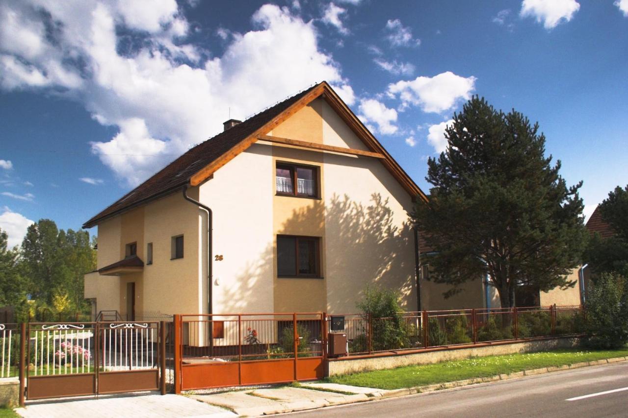 Liptovský Mikuláš Apartments Iris מראה חיצוני תמונה