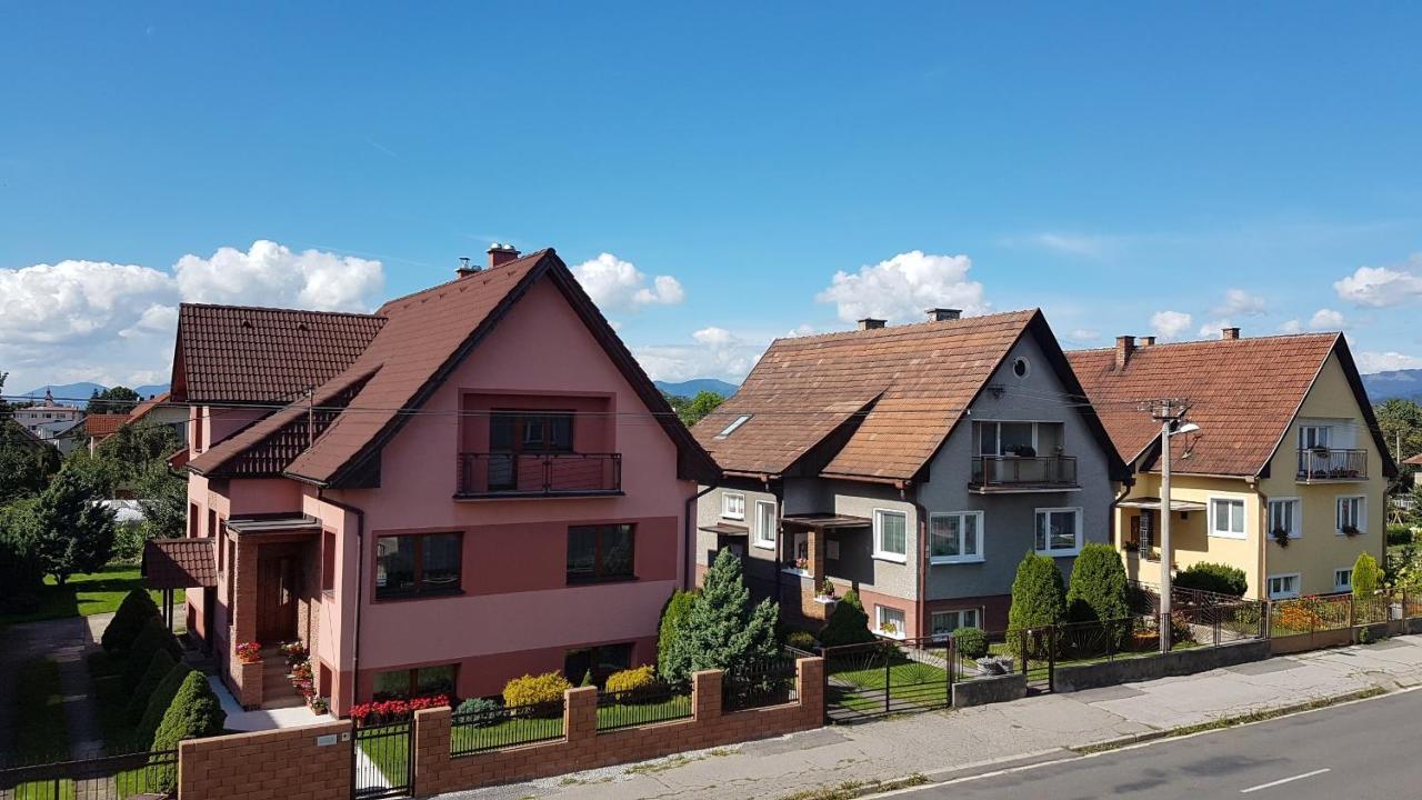 Liptovský Mikuláš Apartments Iris מראה חיצוני תמונה